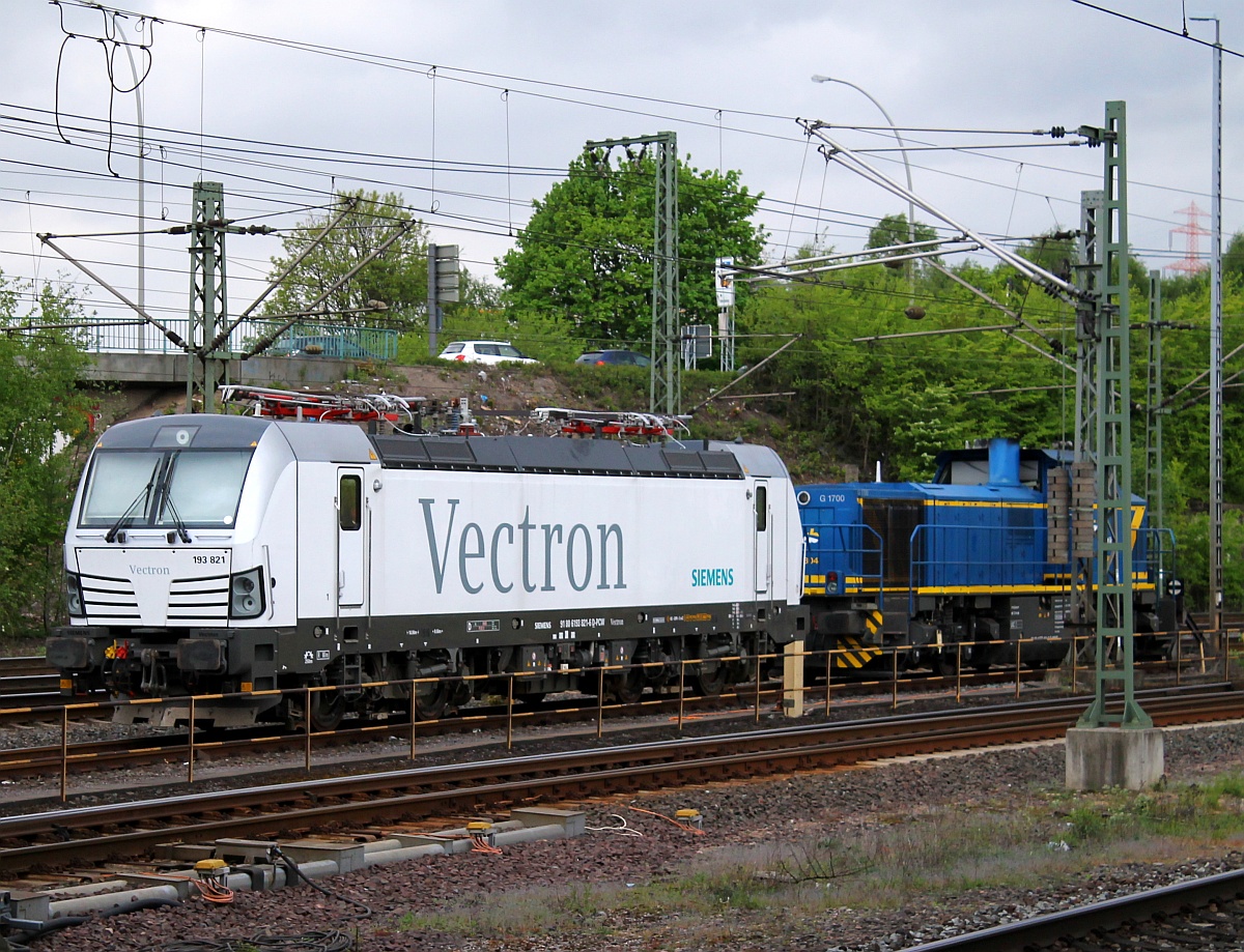 Eine weiße Schönheit...193 821-6 abgestellt in HH-Harburg. 09.05.2015