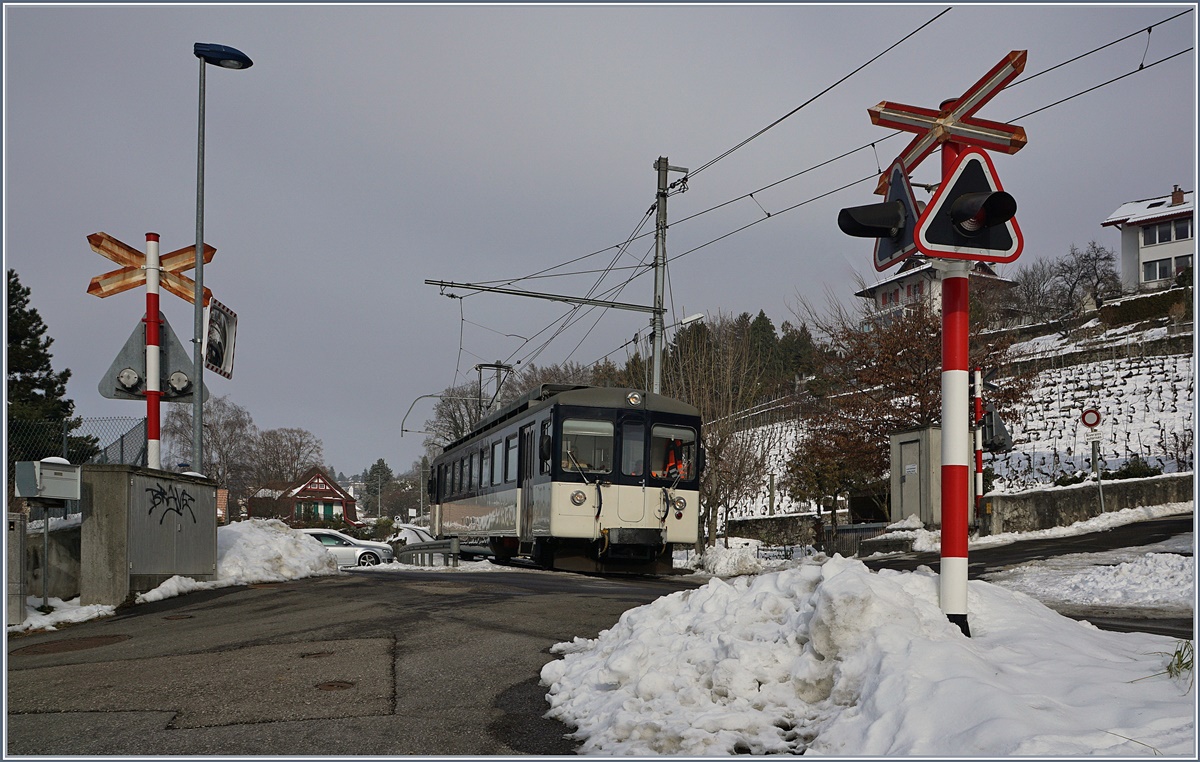 Einer der beiden MOB Be 4/4 (ex Bipperlisi) als Regionalzug nach Montreux beim Halt in Planchamp.

23. Januar 2017
