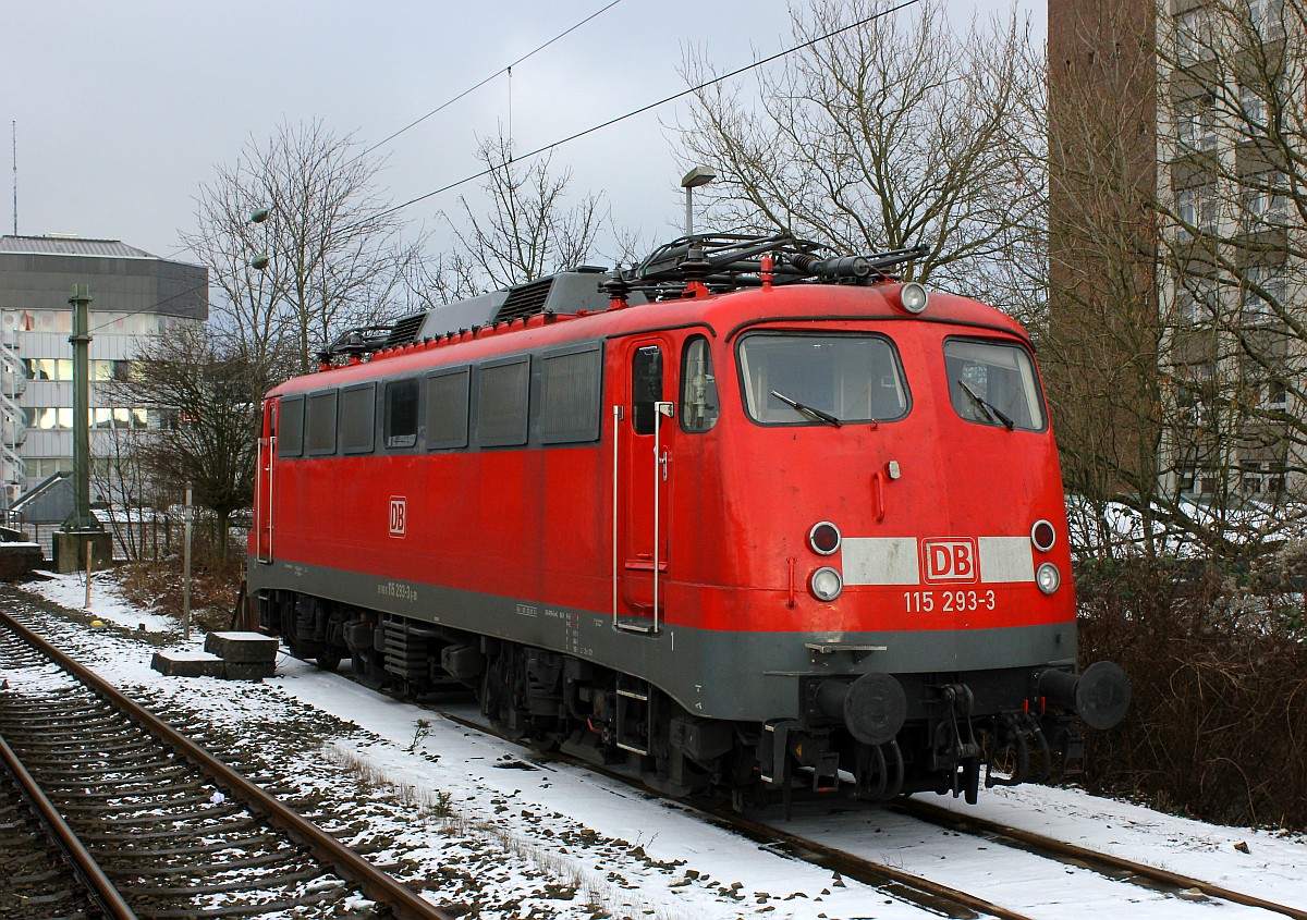 Einfach nur schöööön...E10 293/ 115 293-3(REV/LD X/23.01.14) abgestellt im/am Bhf Neumünster nach ihrem PbZ-Einsatz. Neumünster 20.01.2016