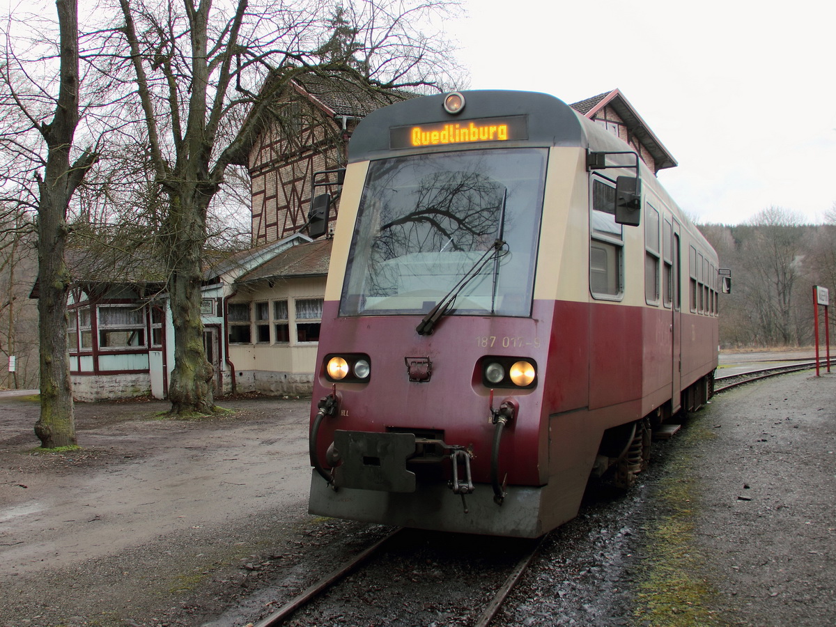 Einfahrt 187 017-9 als HSB 8972 am 21.Februar 2014 in den Bahnhof M�gdesprung zur Weiterfahrt in Richtung Quedlinburg.