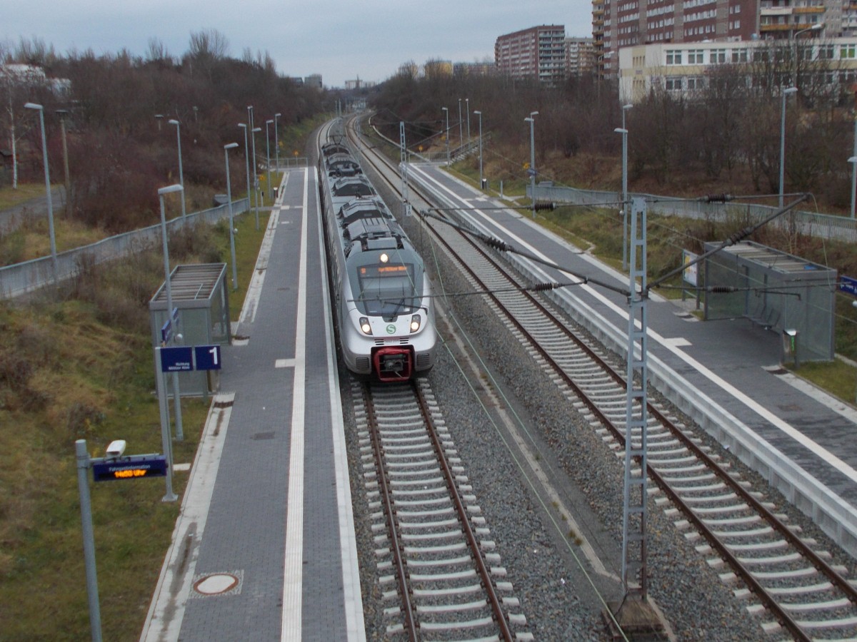 Einfahrt f�r den 1442 205,am 21.Dezember 2014,in Leipzig Karlsruher Stra�e im Neubaugebiet Gr�nau.