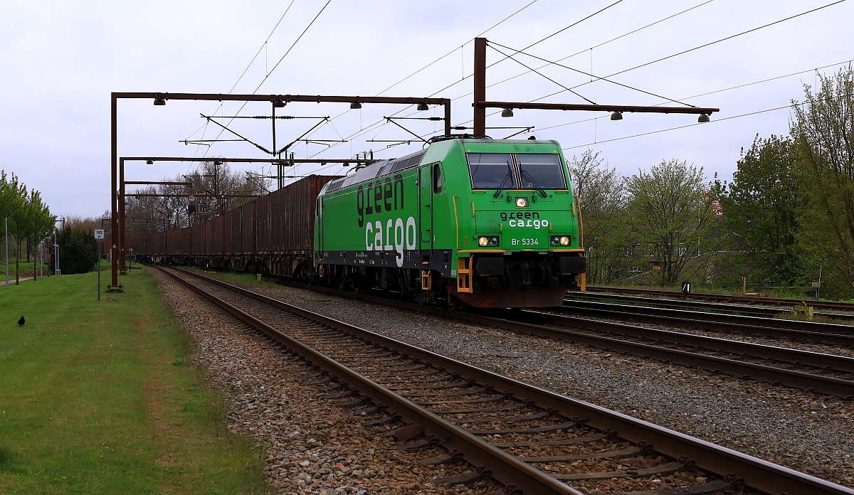 Einfahrt für GreenCargo Br 5334 mit dem Volvo-Zug aus Maschen. Pattburg 04.05.2023 Bild 2