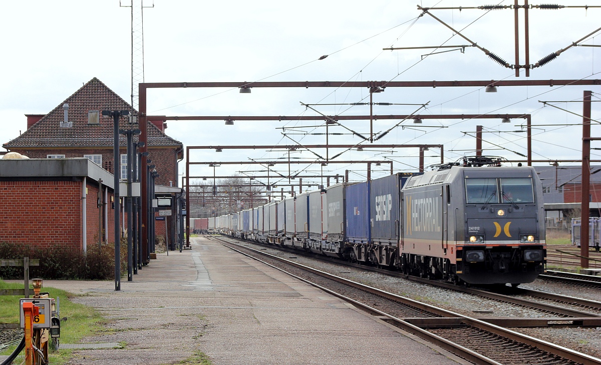 Einfahrt für HCR 241.012 mit dem Samskip KLV in Pattburg 28.03.2023 