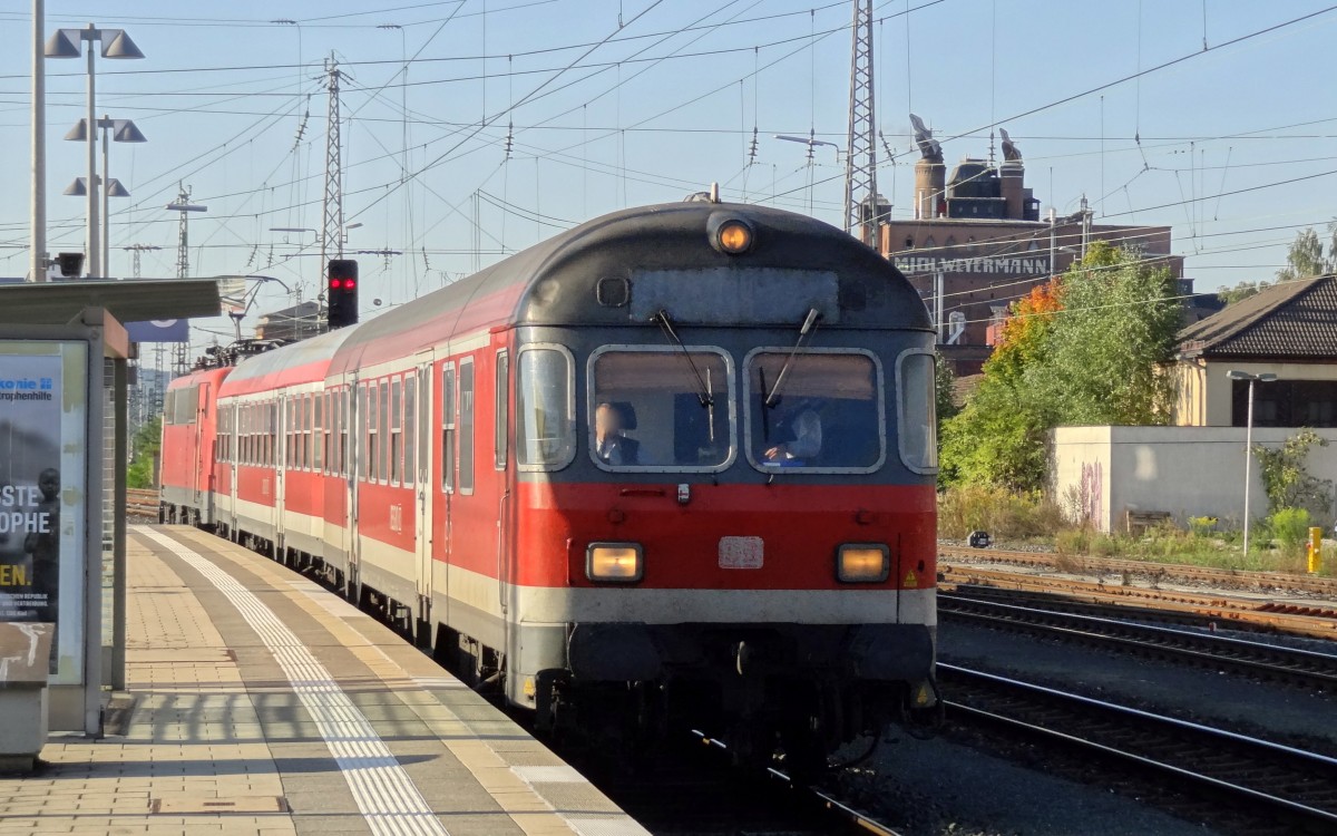 Einfahrt einer RB aus Lichtenfels in den Bahnhof Bamberg. Aufgenommen im Oktober 2013.