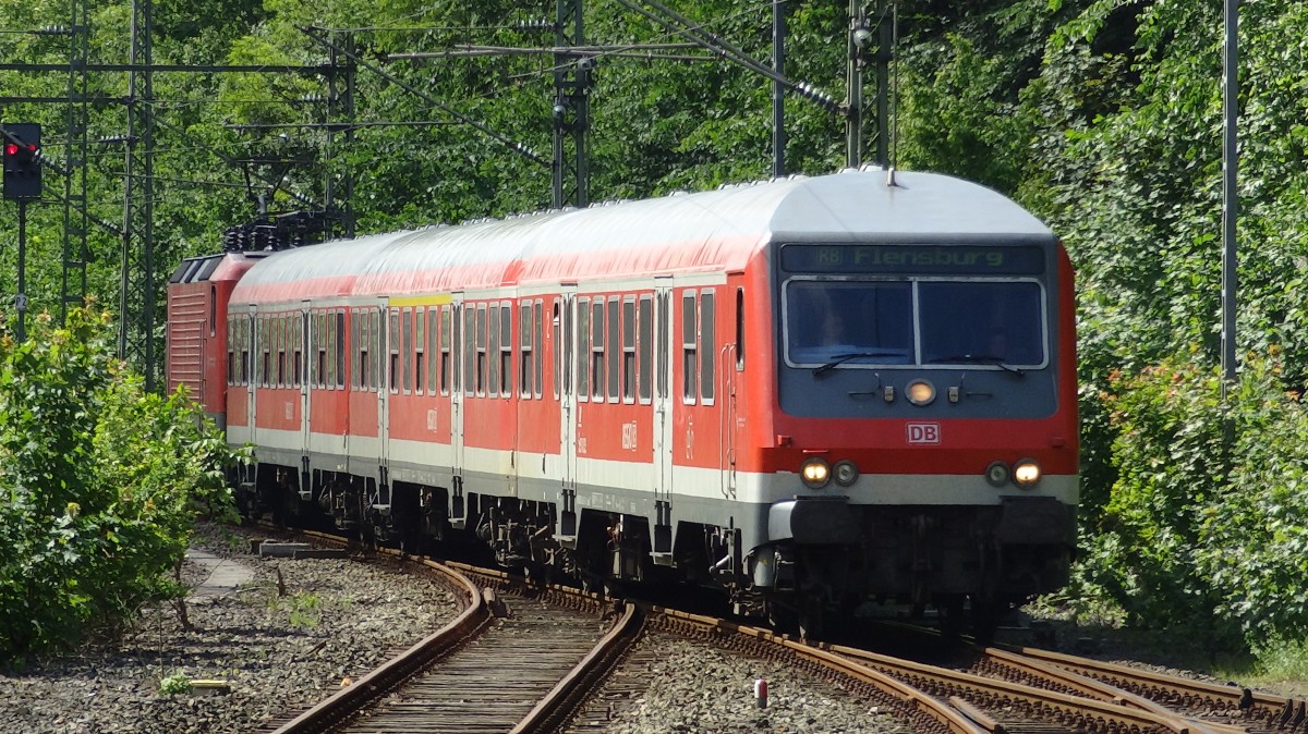 Einfahrt einer RB aus Neum�nster in den Bahnhof von Flensburg.
Aufgenommen im Mai 2014.