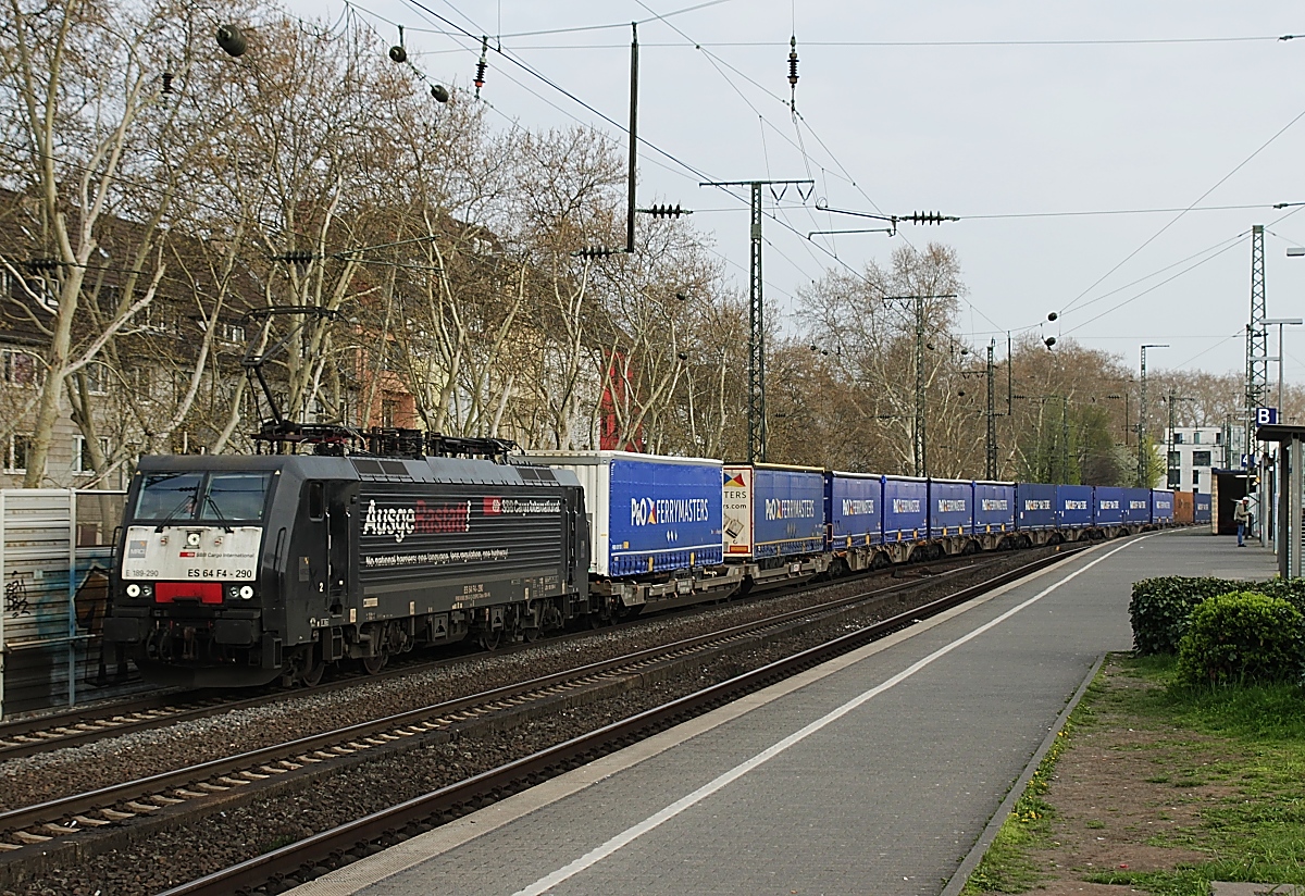 Einige hundert Kilometer nördlich von Rastatt ist  AusgeRastatt -E 189 290 am 06.04.2019 in Köln Süd unterwegs
