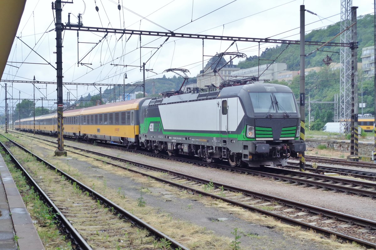 ELL 193 276 steht mit ein RegioJet am 16 Mai 2018 in Praha Smichov. 