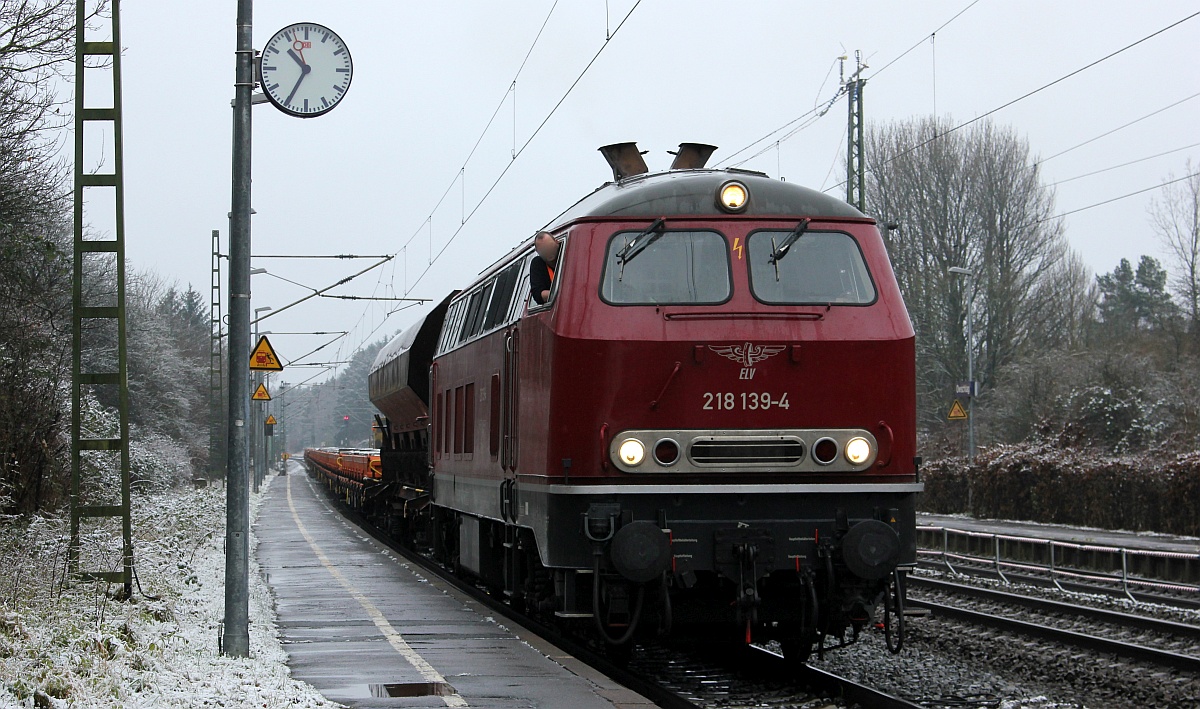 ELV 218 139-4, REV/HB X/29.08.18, mit Bauzug in Owschlag 29.12.2020