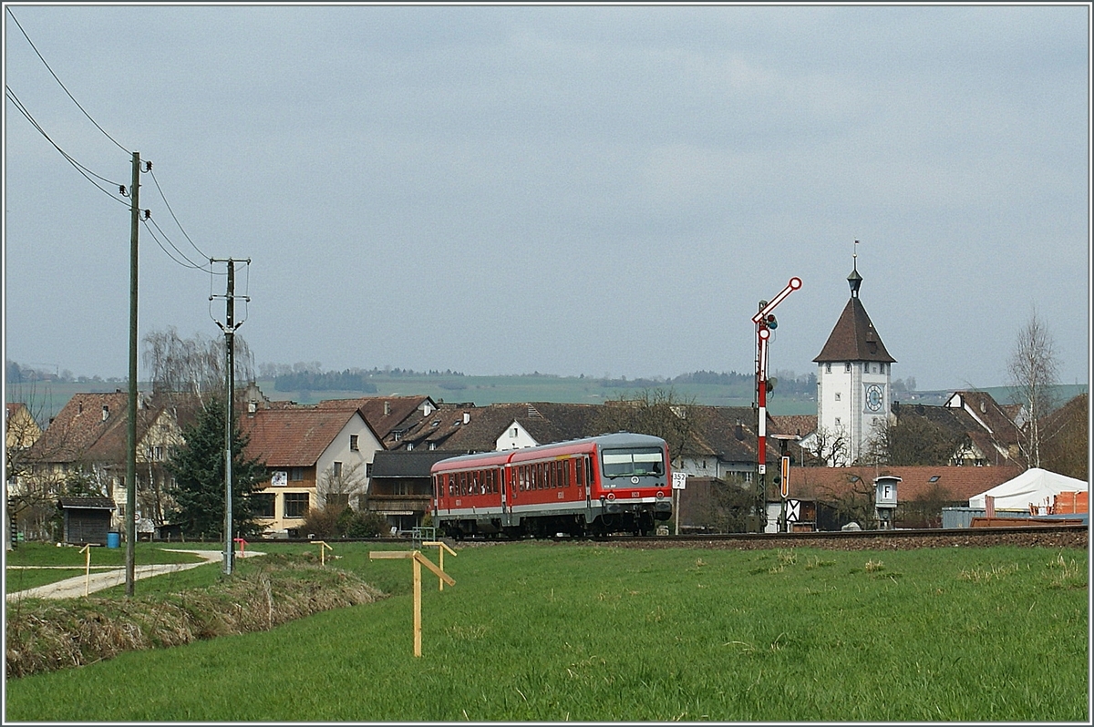 Entgegen dem ersten Eindruck, dieses Bild entstand in der Schweiz, an der Badischen Hauptbahn im Klettgau bei Neunkirch.
8. April 2010