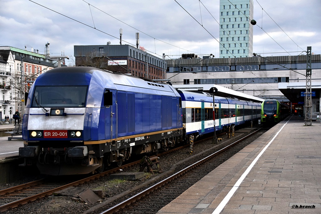 ER 20-001/223 001-9 stand mit den RE6 nach westerland/sylt,in hh-altona,hier wieder mit 6- von 16 eh.NOB-wagen,die zur gleichen zeit wieder in betrieb gestellt wurden,08.04.17