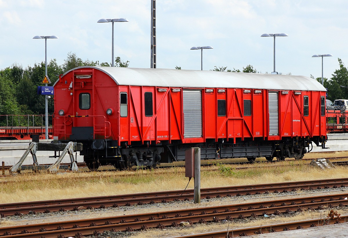 Er hat wohl ausgedient...DB Notfalltechnik EHG 388(60 80 99-11 070-2)wartet im Bahnhof Niebüll auf seine Abholung. Niebüll 24.07.2015