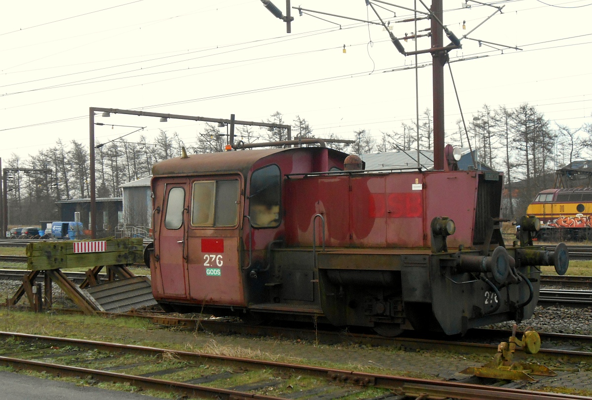 Er wird eher selten benutzt der ex DSB Gods Rangiertraktor(Köf II) 276 der in Diensten der DB Schenker Scandinavia in Padborg abgestellt steht. 14.02.2014