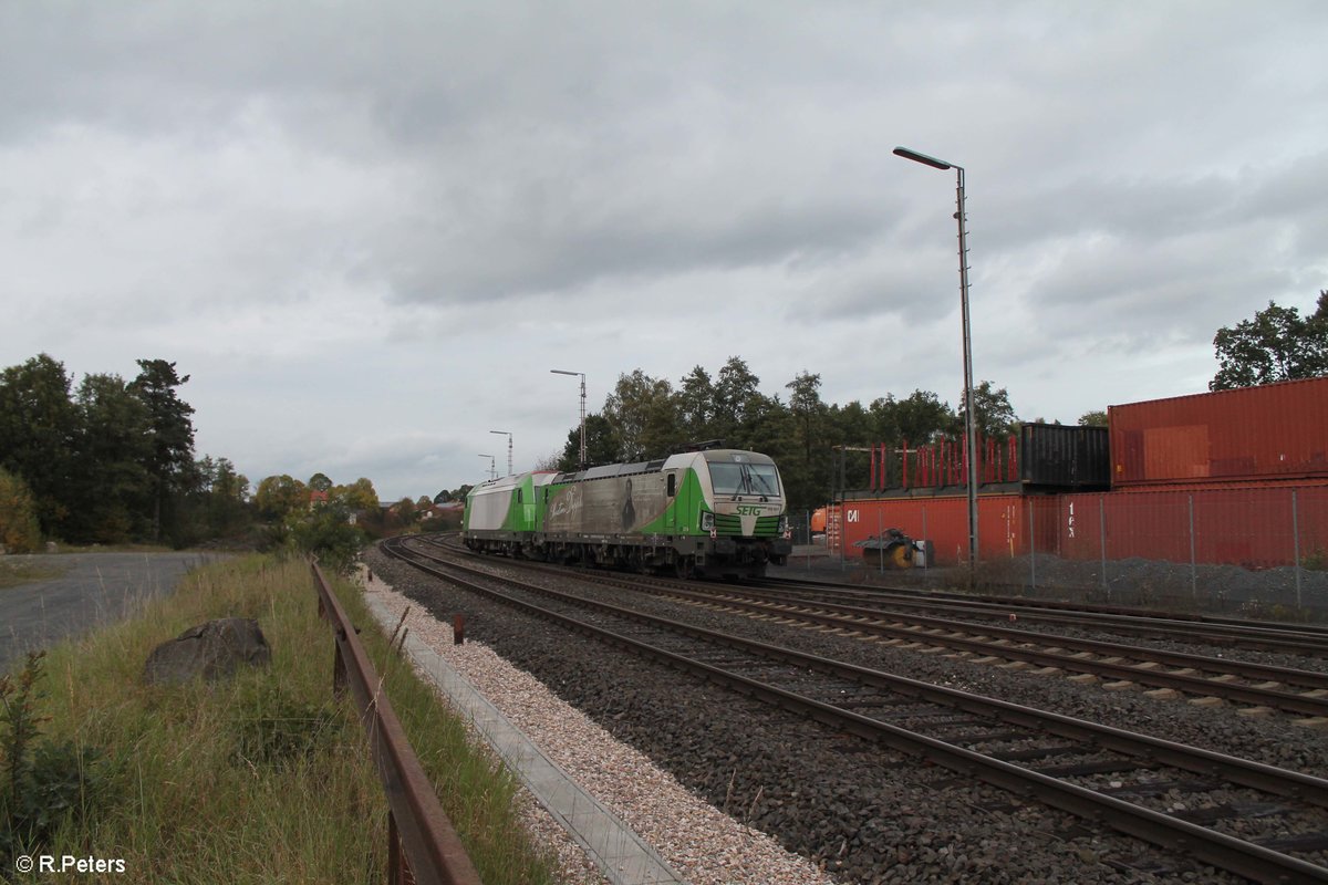 ER20-01 und 193 831  Christian Doppler  beim Umsetzen in Wiesau/Oberpfalz. 04.10.17