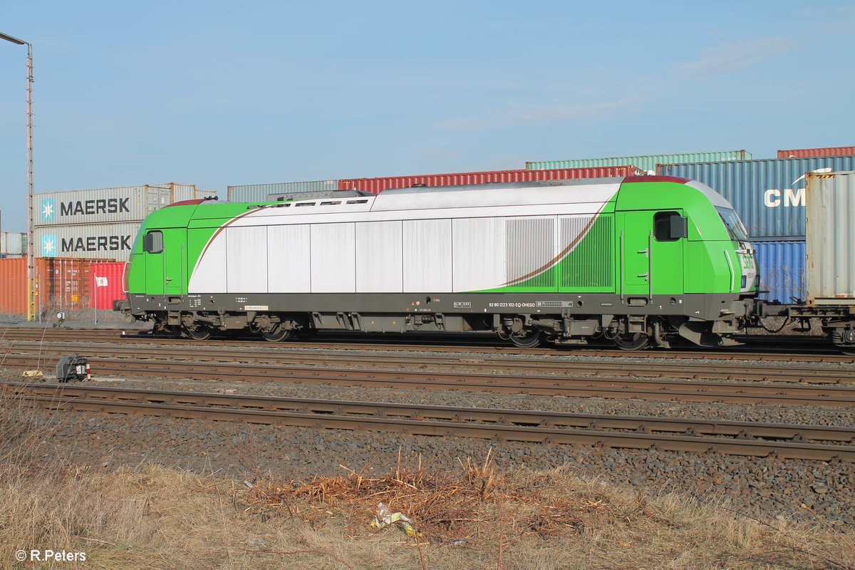 ER20-01 alias 223 102-5 steht in Wiesau mit dem Wiesau Containerzug nach Hamburg bereit. 14.03.17