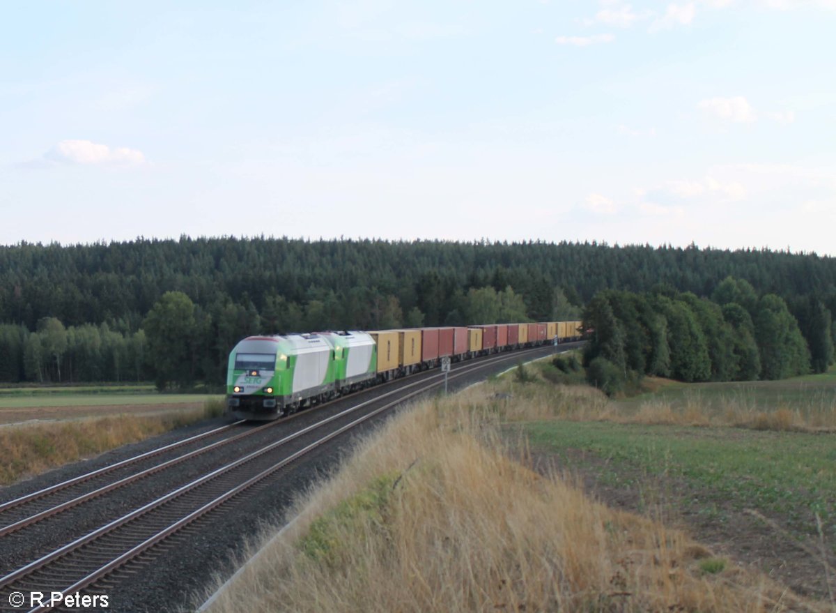 ER20-01 und ER20-02 ziehen den Wiesau Containerzug nach Hof bei Neudes. 17.08.18