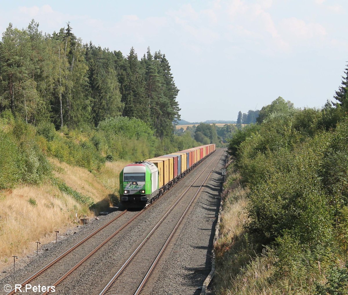 ER20-01 zieht den Wiesau Containerzug nach Hof bei Großwenden. 18.08.18