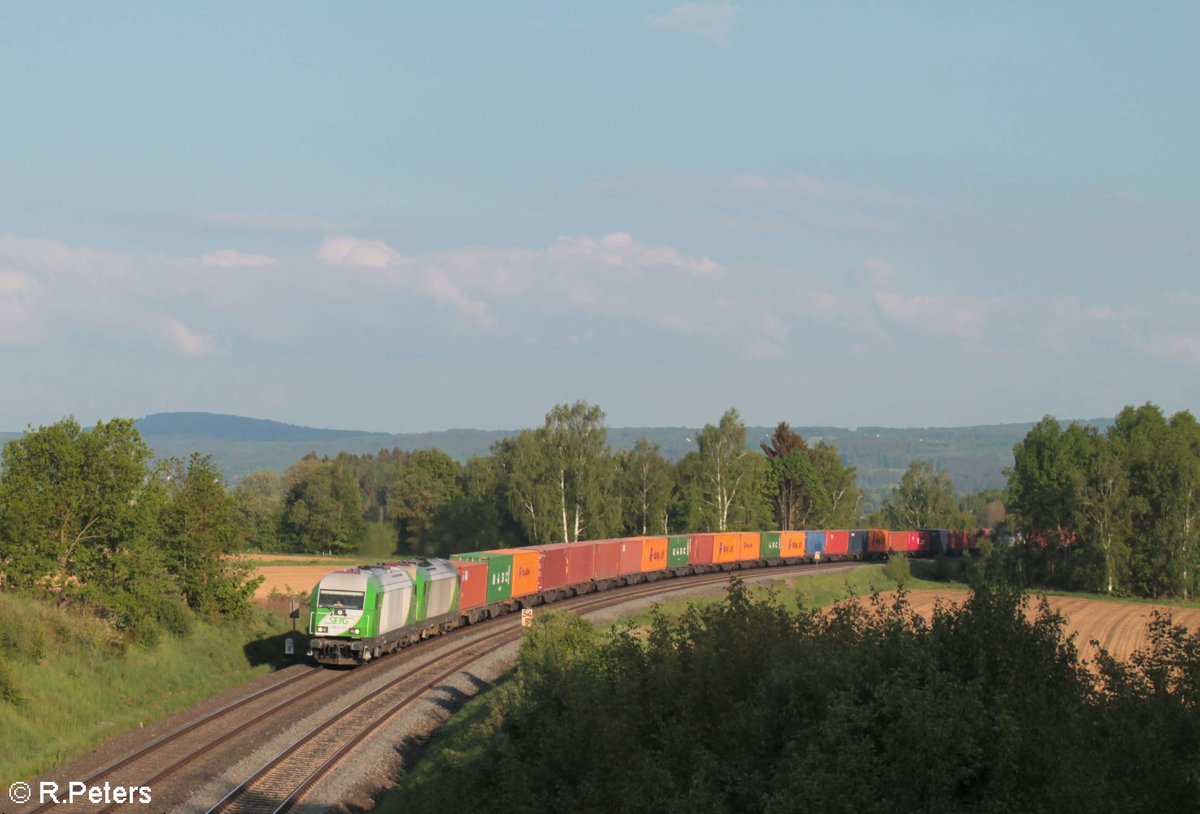 ER20-03 und 02 ziehen den Wiesau Containerzug aus Wiesau nach Hof bei Unterthölau. 11.05.18