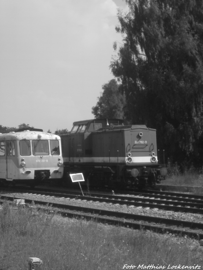 Erdgas Ferkeltaxe 972 201 und 201 792-0 abgestellt im Bahnhof Zinnowitz am 26.7.14