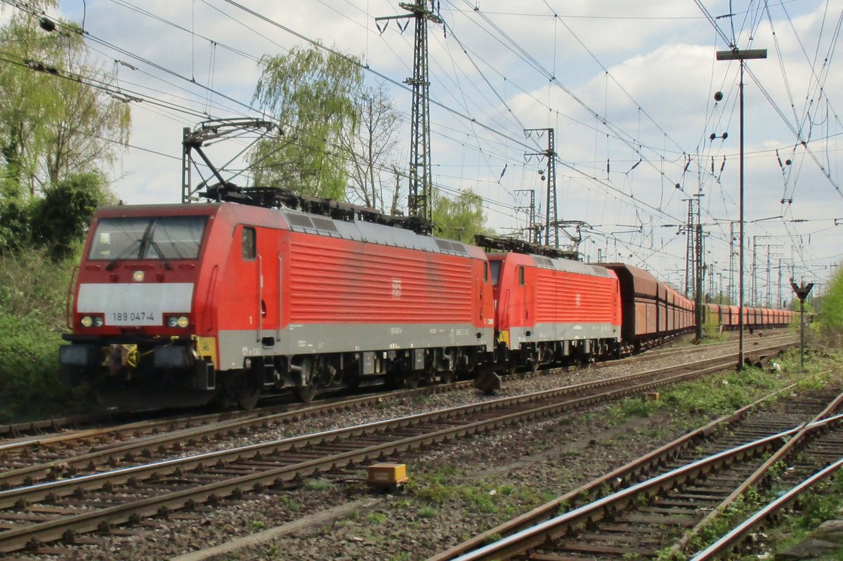 Erzzug mit 189 047 verlässt am 10 April 2017 Emmerich und soll über die Betuwe-Route nach Rotterdam fahren.