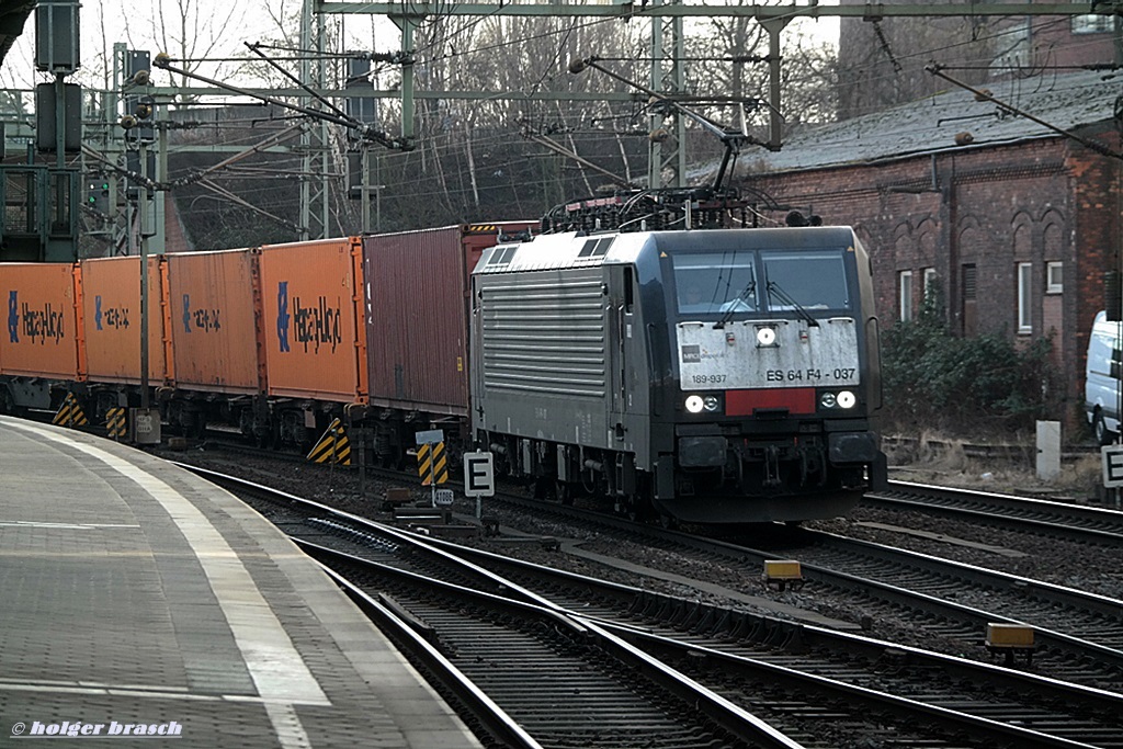 ES 64 F4-037 der MRCE zog einen containerzug am 14.02.14 durch hh-harburg