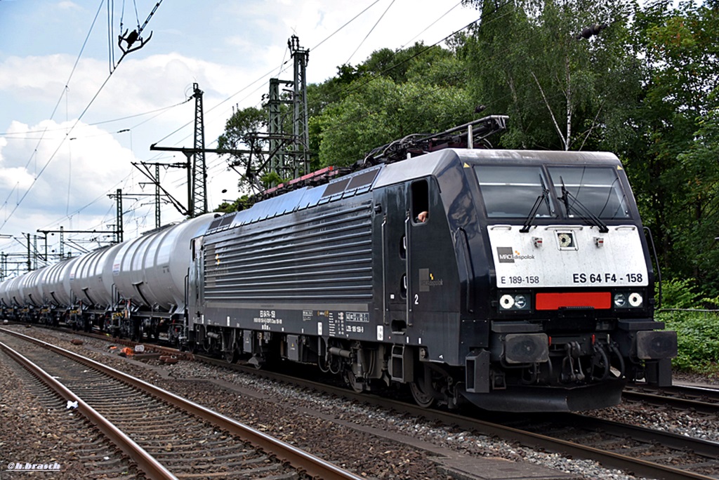 ES 64 F4-158 zog einen tanker durch hh-harburg