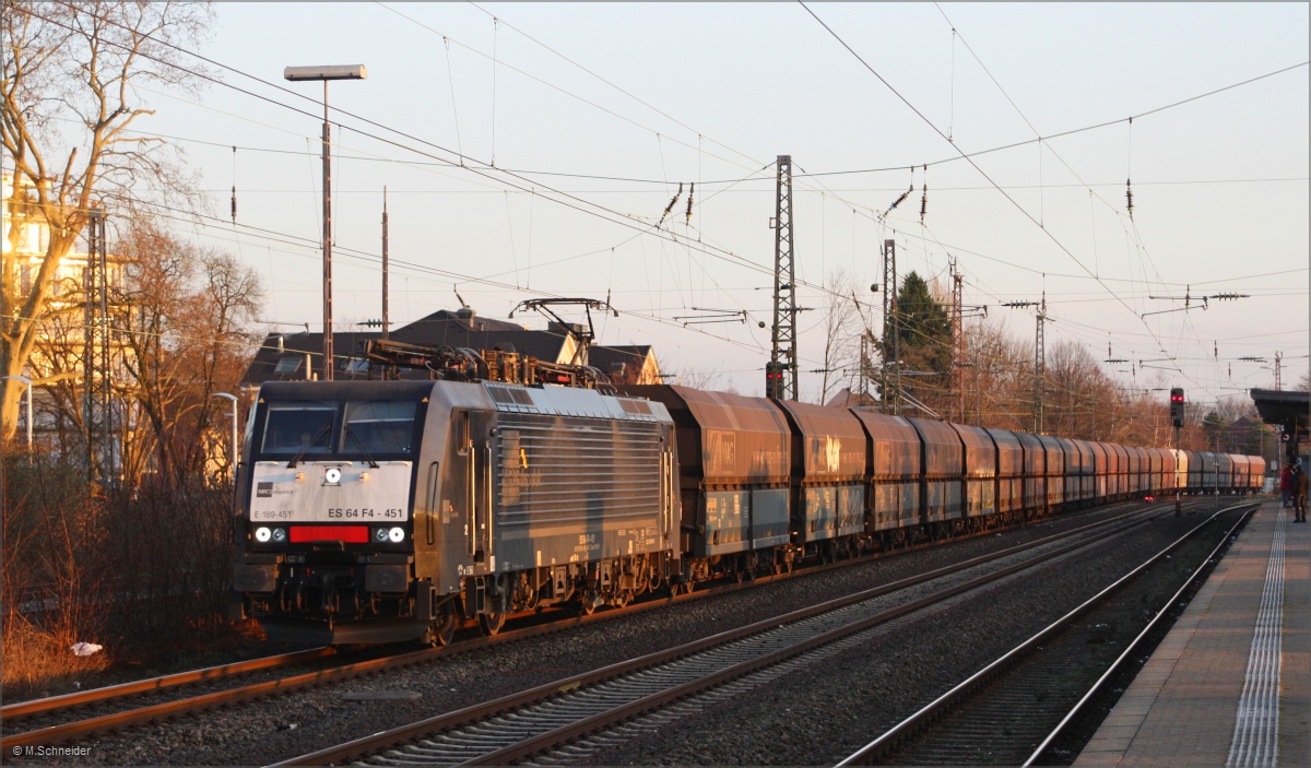 ES 64 F4-451 mit NIAG Kohlezug am 17.01.15 in Hilden