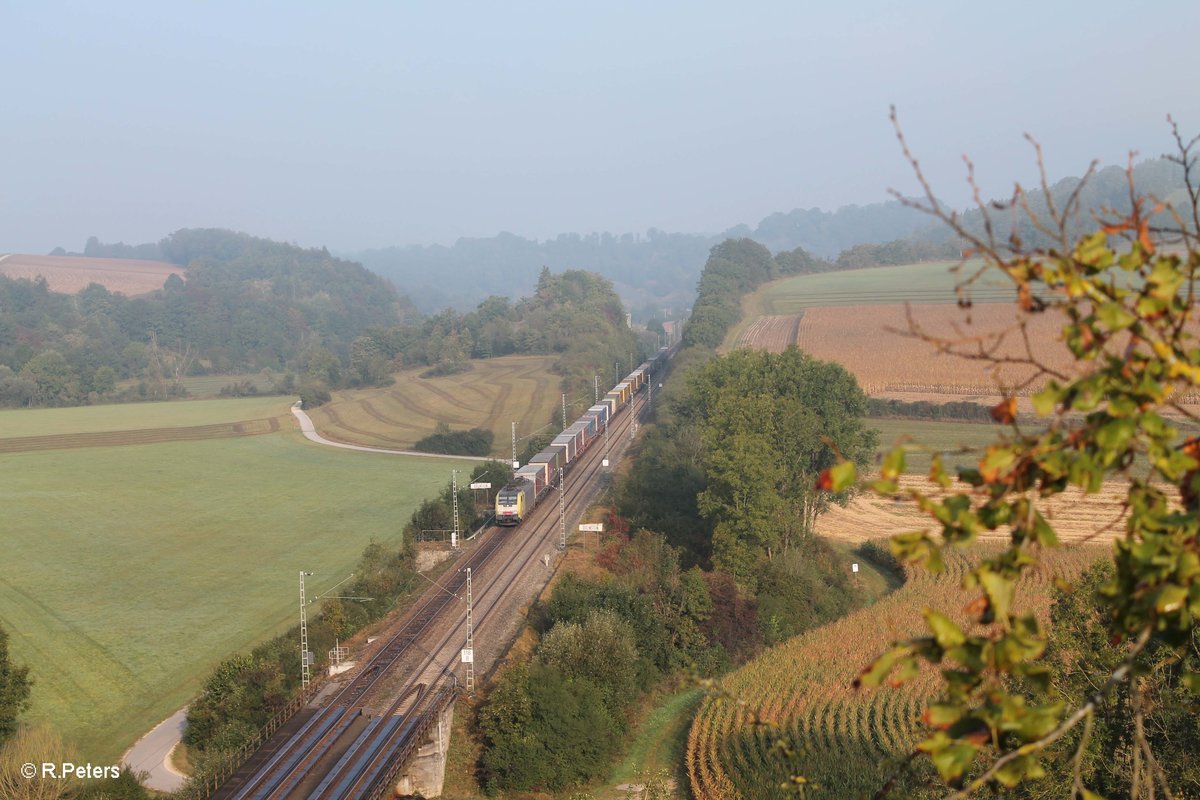 ES 64 F4 - 909 zieht bei Dollnstein den GBS 43109 Richtung München. 24.09.16