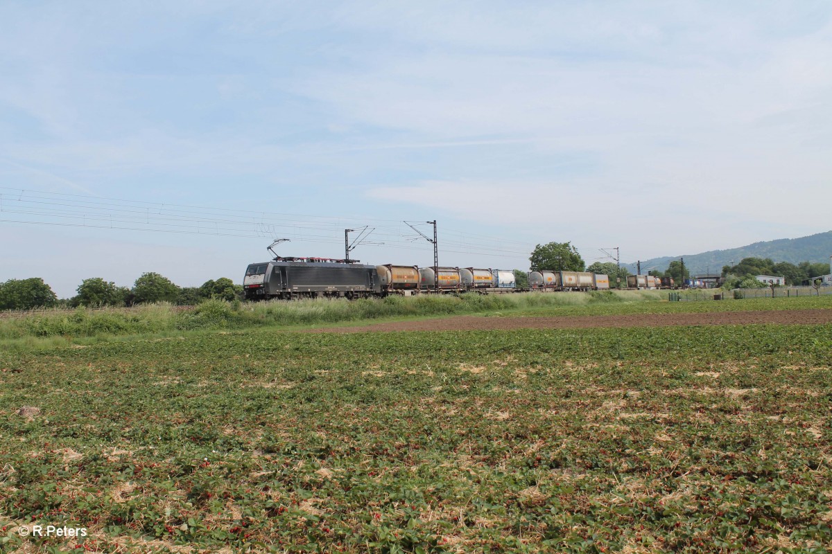 ES 64 F4 996 verlässt Weinheim (Bergstrasse) in Richtung Mannheim/Heidelberg). 28.05.15