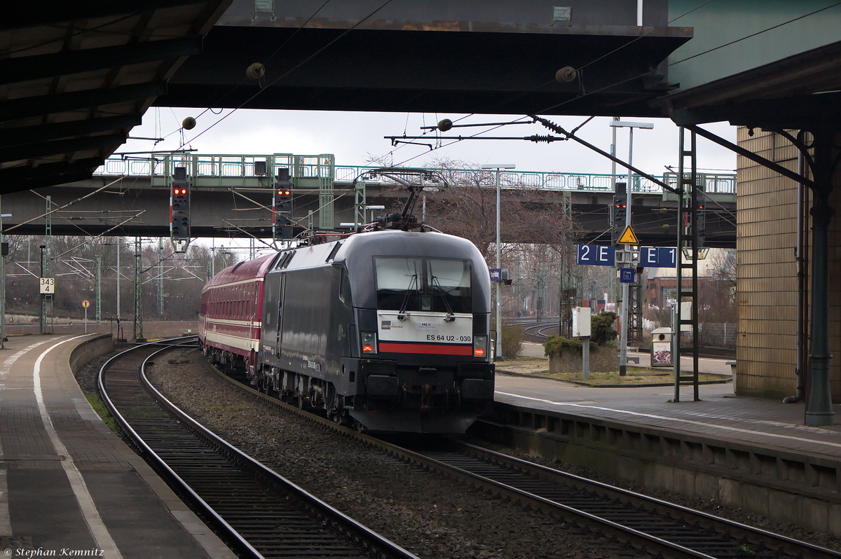 ES 64 U2 - 030 (182 530-6) MRCE Dispolok GmbH für NOB - Nord-Ostsee-Bahn GmbH mit dem HKX  Hamburg-Köln-Express  (HKX 1807) von Köln Hbf nach Hamburg-Altona in Hamburg-Harburg. 21.03.2015