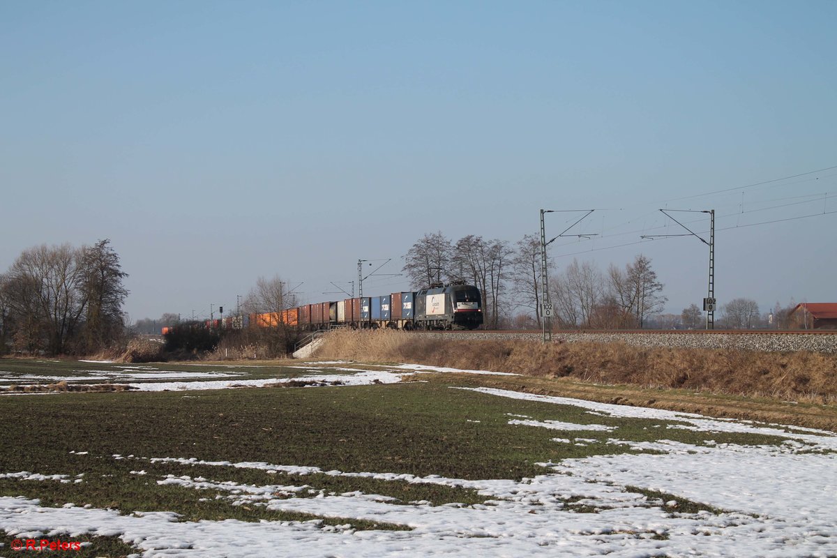 ES 64 U2- 071 Eurogat zieht einen Containerzug bei Moosham. 11.02.17