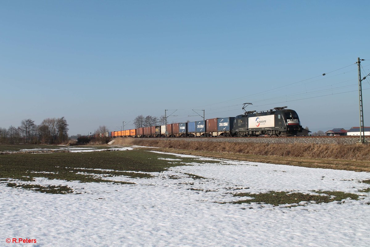 ES 64 U2- 071 Eurogat zieht einen Containerzug bei Moosham. 11.02.17