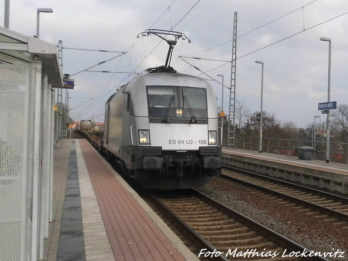 ES 64 U2 - 100 mit einem Gterzug beim durchfahren des Bahnhofs Delitzsch ob Bf am 3.3.16