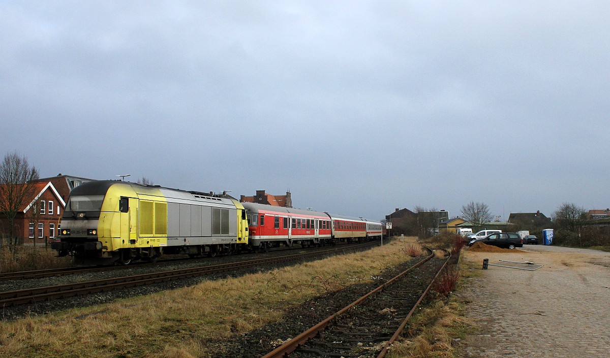 Es gibt doch noch n-Steuerwagen mit dem  Karlsruher Kopf ...hier ist einer hinter der BRLL 1223 011 unterwegs als RE6 nach Westerland. Husum-Nord 29.01.2017