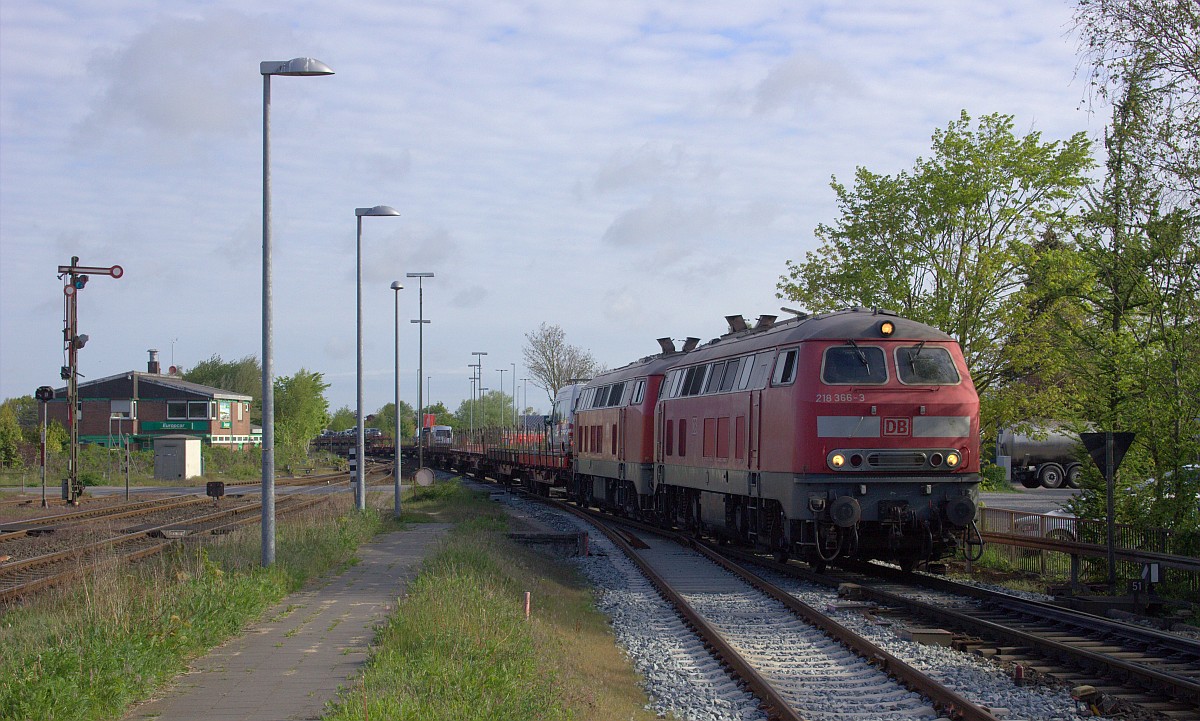 Es kamen 218 366-3 REV/HB X/09.11.16 und 218 344-0 REV/HB X/26.07.17 laustark mit einem SyltShuttle in Niebll an. 17.05.2020