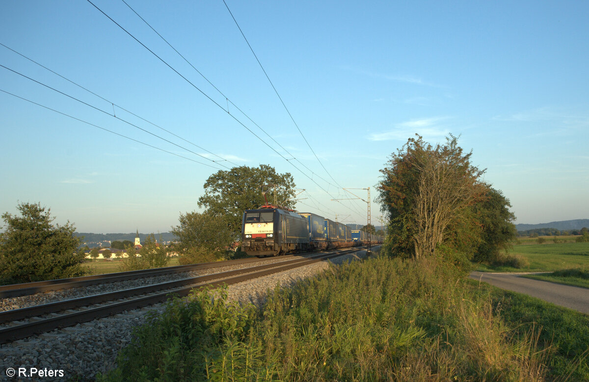 ES64 F4 283 zieht mit einem LKW-Walter Zug bein Pölling in Richtung Norden. 28.08.24