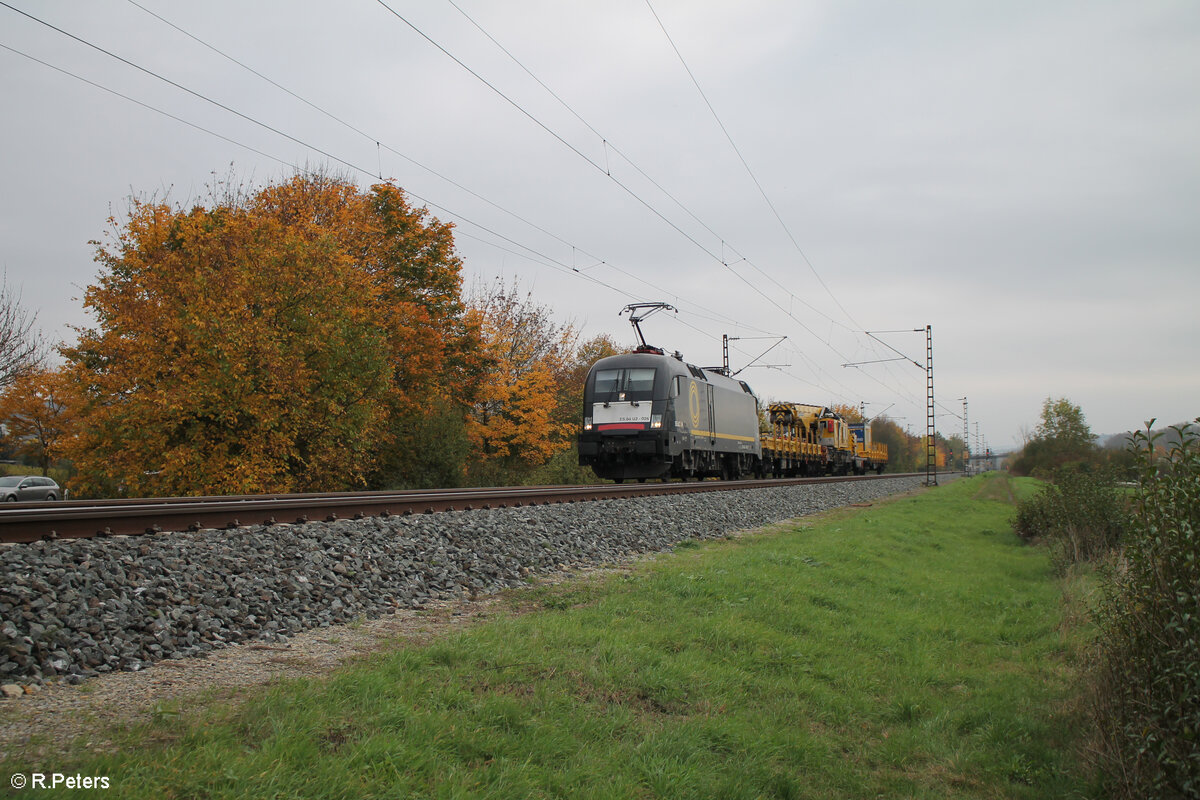 ES64 U2 026 zieht bei Thüngersheim ein kurzen Bauzug in Richtung Norden. 27.10.24