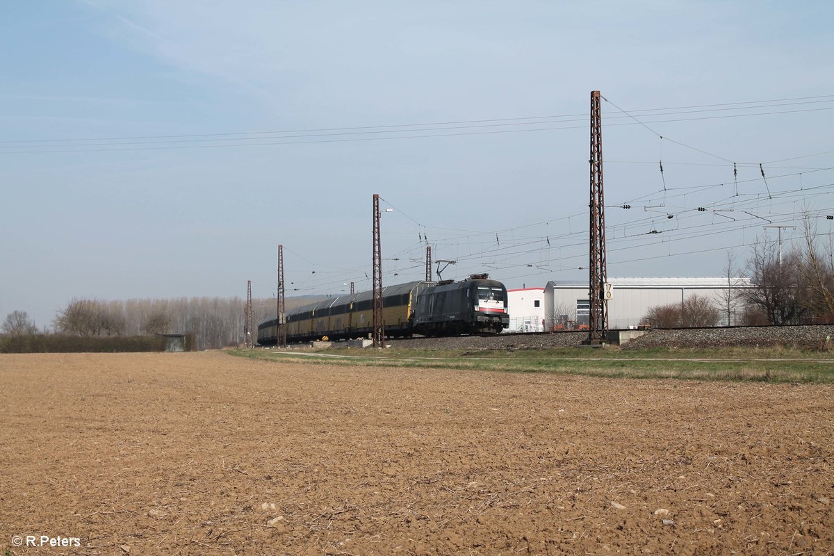 ES64 U2- 096 zieht ein ARS Altmann Autotransportzug durch Retzbach-Zellingen gen Süden. 16.03.17