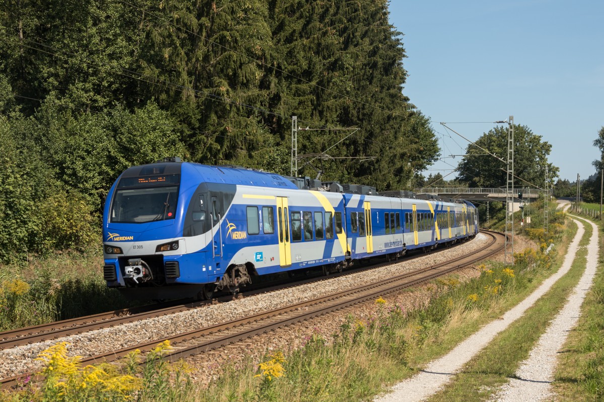 ET 305 aus Salzburg kommend am 12. September 2015 bei Grabensttt.