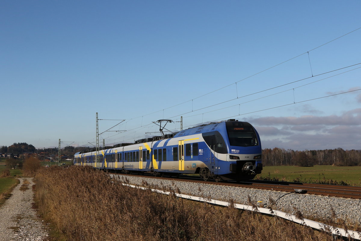 ET 308 auf dem Weg nach Salzburg am 24. November 2020 bei Bernau am Chiemsee.