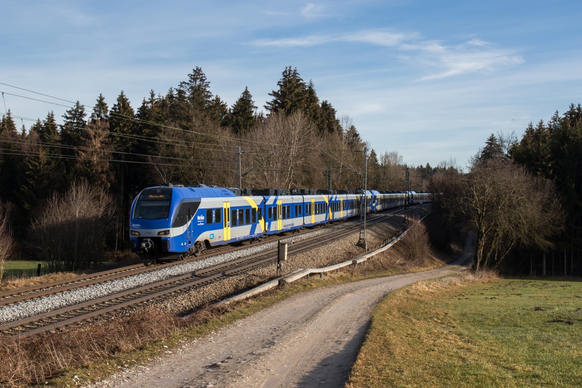 ET 324 aus Salzburg kommend am 6. Februar 2016 bei Sossau.