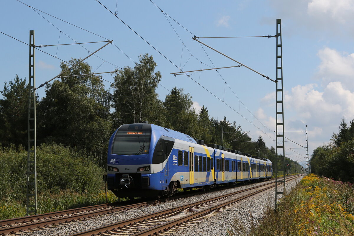 ET 327 auf dem Weg nach Mnchen am 1. September 2021 kurz vor Bernau am Chiemsee.