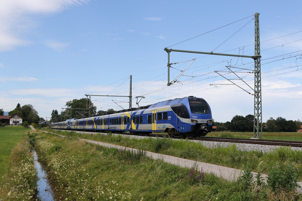 ET 328 auf dem Weg nach Salzburg am 9. Juli 2020 bei bersee am Chiemsee.