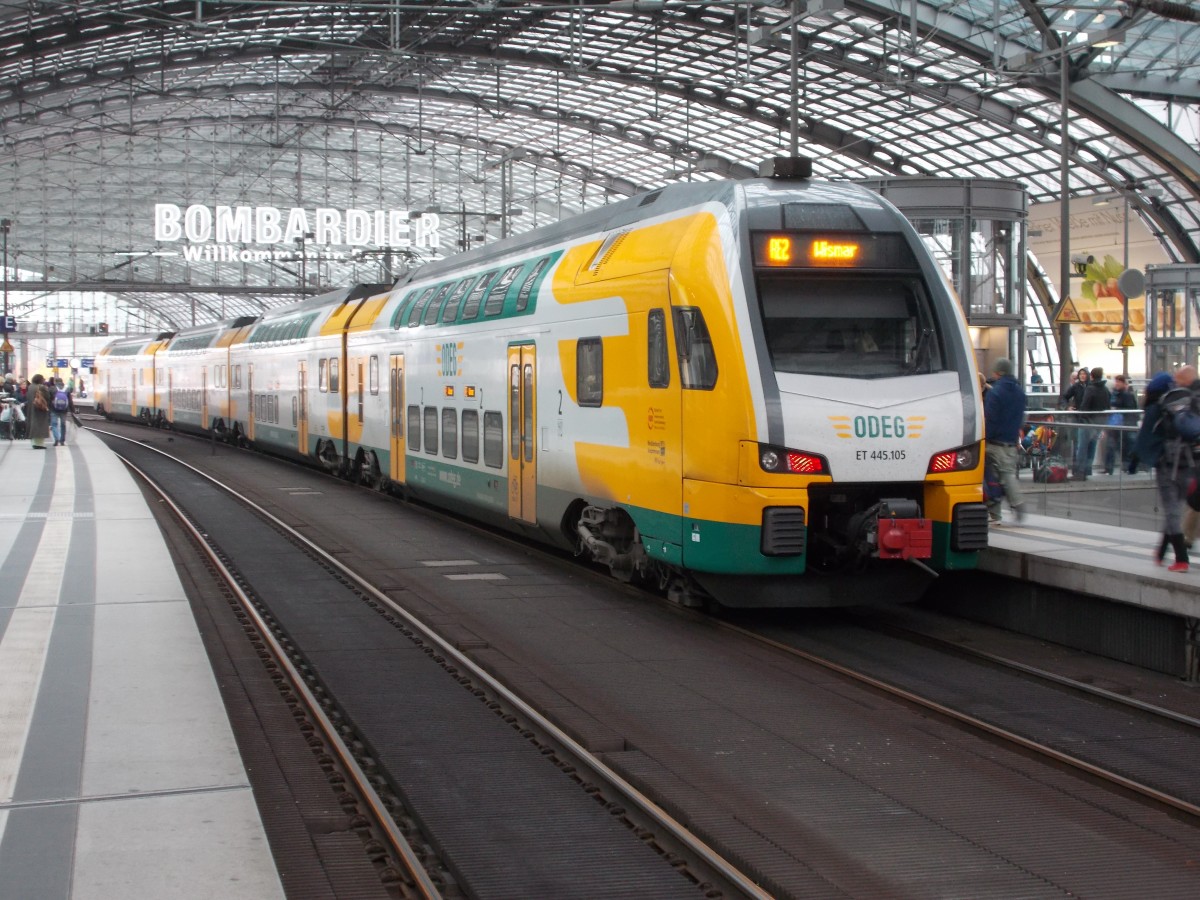 ET 445 105 von Cottbus nach Wismar,am 25.Oktober 2014,im Berliner Hbf.