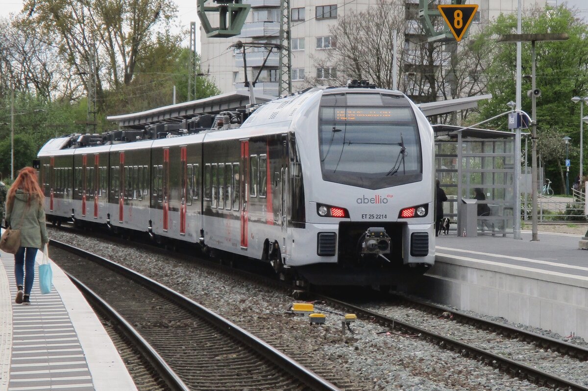 ET22-2514 von Abellio Rail verlässt am 10 Juni 2017 Wesel.