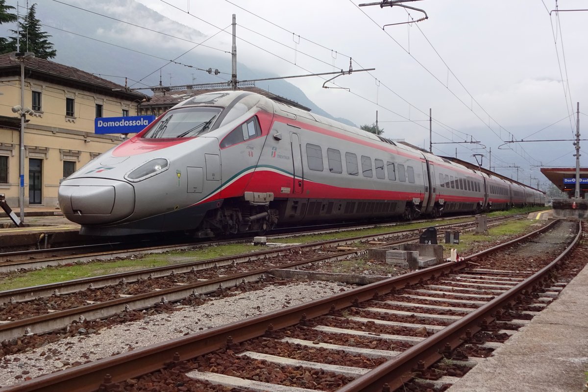 ETR 610 008 steht am 27 Mai 2019 in Domodossola.