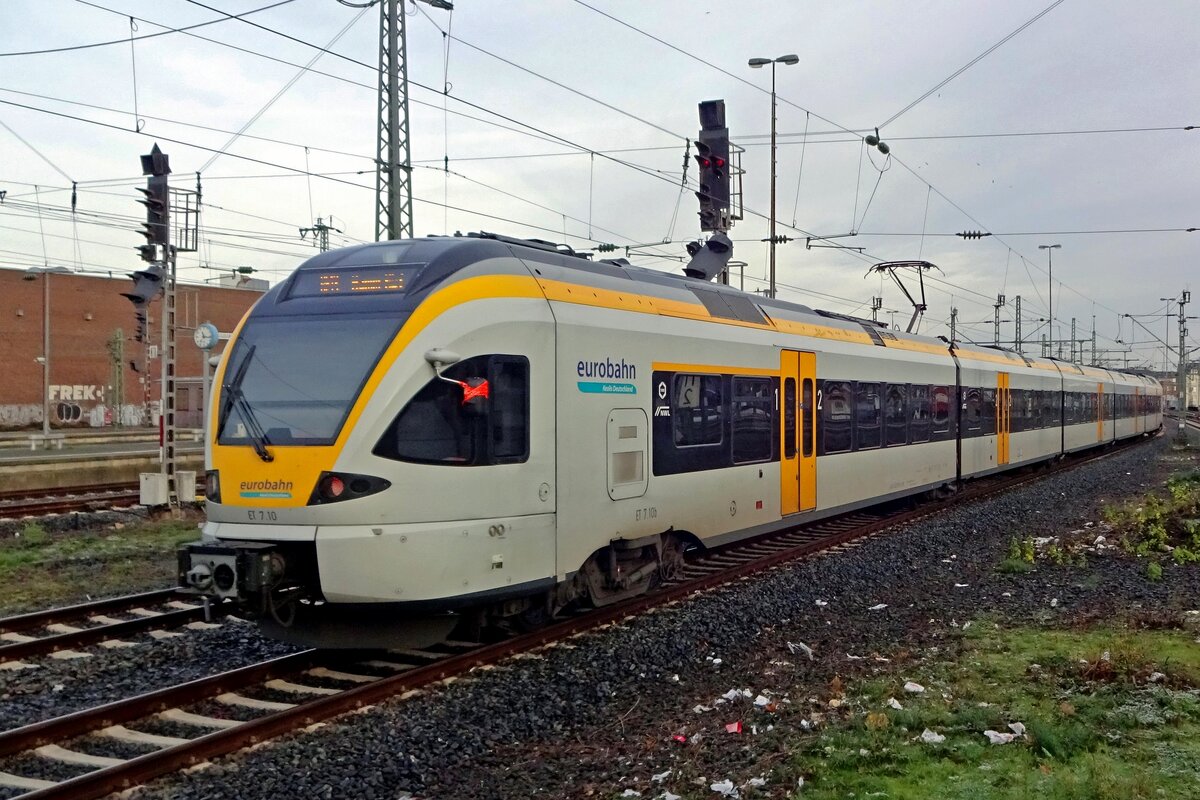 EuroBahn ET7-10 verlässt Düsseldorf Hbf am 28 Dezember 2019. 