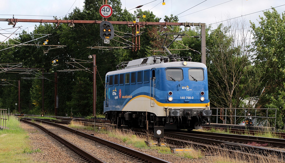 EVB 140 798-0, REV/EVB/14.02.18, auf Rangierfahrt im Bhf Pattburg/DK. 08.07.2022