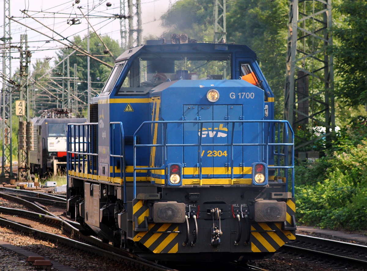 EVB V 2304/ 277 404-0(REV/BRV 24.10.14)dieselte uns auf dem Weg in den alten Gbf ordentlich ein. HH-Harburg 06.07.2015