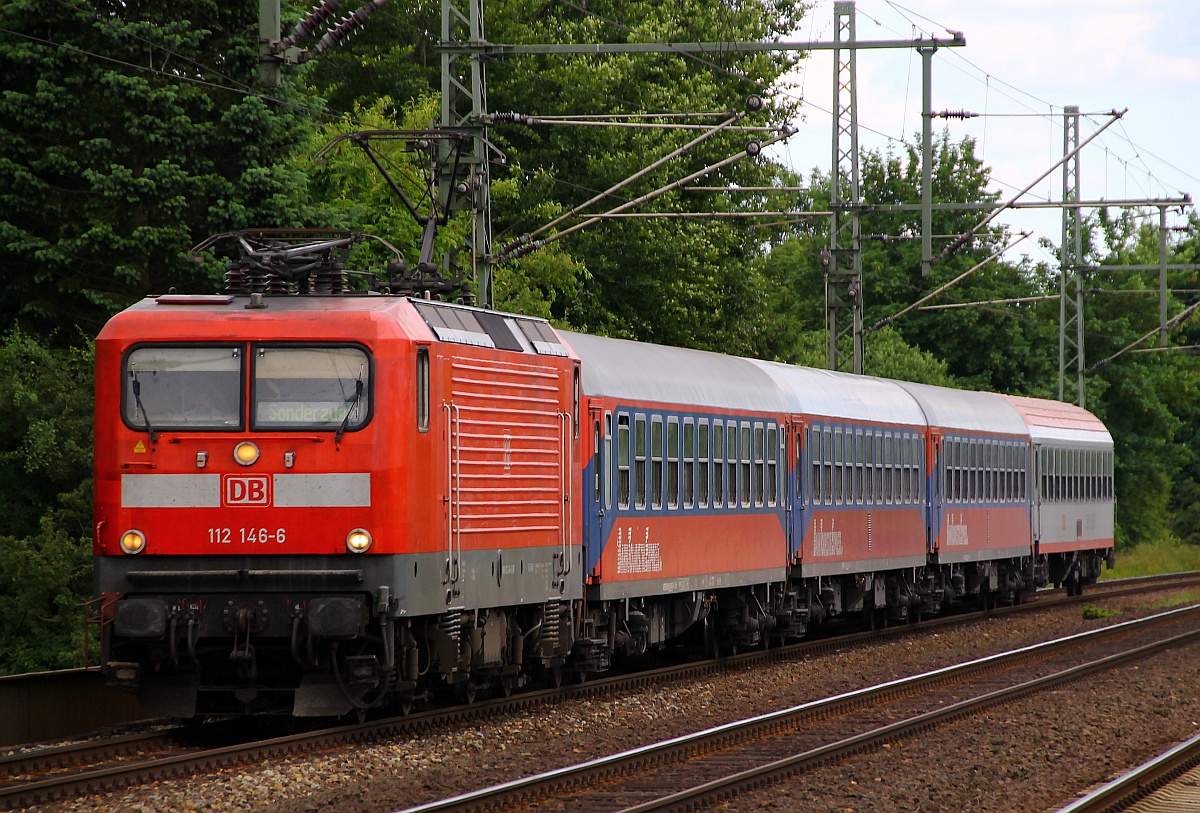 Ex-Kielerin Neu-Rostockerin 112 146-6 mit Sonderzug RE 18999(Osnabrück-Flensburg)der eigens anlässlich des 125 Jahre Brillux Jubiläums gechartert wurde und hier pünktlich um 15.42h durch Schleswig fuhr. 15.06.2014