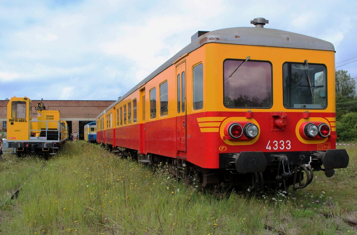 Ex-SNCB 4333 steht am Offener Tur Tag 17 Augustus 2024 ins Retrotrain-Museum in Saint-Ghislain.